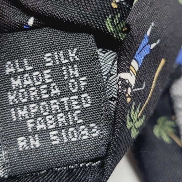 Tango Tropicalo | Golfer Printed Black 100% Silk Tie - Picture 4 of 9